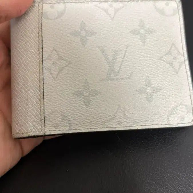 [BUNJANG] Limited Edition Louis Vuitton Multiple Bifold Wallet White / [A+급]한정판 루이비통 멀티플 반지갑 화이트