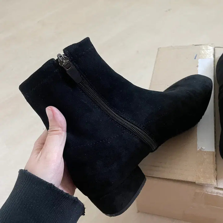[SOLD OUT] 블랙 스웨이드 앵클 부츠 235