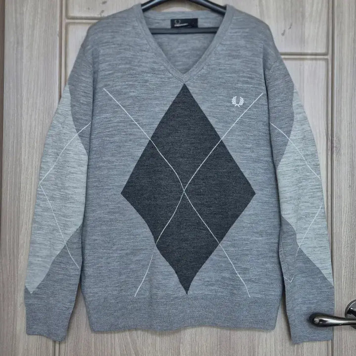 [BUNJANG] Fred Perry V-Neck Merino Wool Knit Sweater (Men) L / 프레드페리  V넥 니트(남자) L