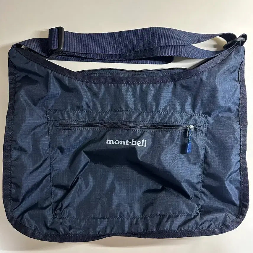 [BUNJANG] Mongrel Crossbody Bag (Navy) / 몽벨 크로스백(네이비) 판매합니다.