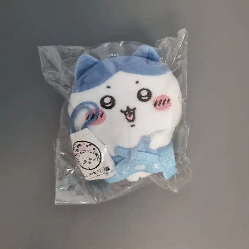 [BUNJANG] Chiikawa Mogumogu Honpo Clerk Mascot - Hachiware / 치이카와 모구모구혼포 점원 마스코트 - 하치와레
