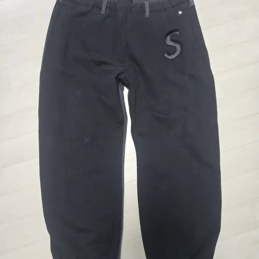 [BUNJANG] Supreme x Bless Sweatpants Black / 슈프림 x 블레스 스웨트팬츠 진 블랙 - 23FW S/M