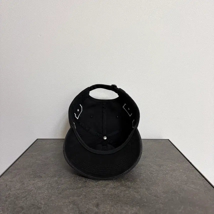 [BUNJANG] Supreme Spellout Washed Black 6-Panel Cap / (OS) 슈프림 6패널 볼캡 모자 스펠아웃 워시드 블랙