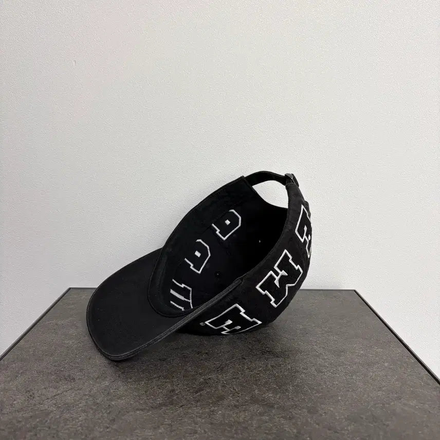 [BUNJANG] Supreme Spellout Washed Black 6-Panel Cap / (OS) 슈프림 6패널 볼캡 모자 스펠아웃 워시드 블랙