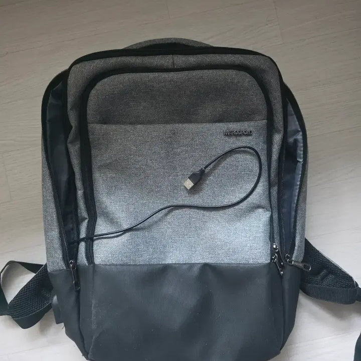 [BUNJANG] USB Backpack / usb 가방