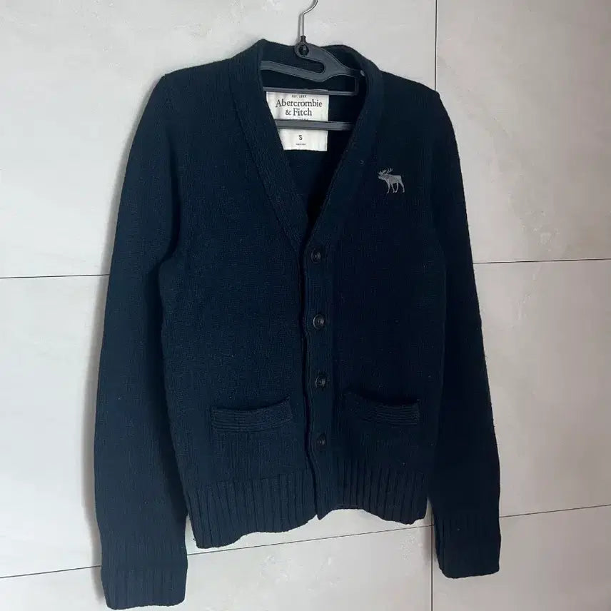 [BUNJANG] Abercrombie &amp; Fitch Reindeer Navy Cardigan [S] / 아베크롬비 그레이 순록 네이비 가디건 [S]