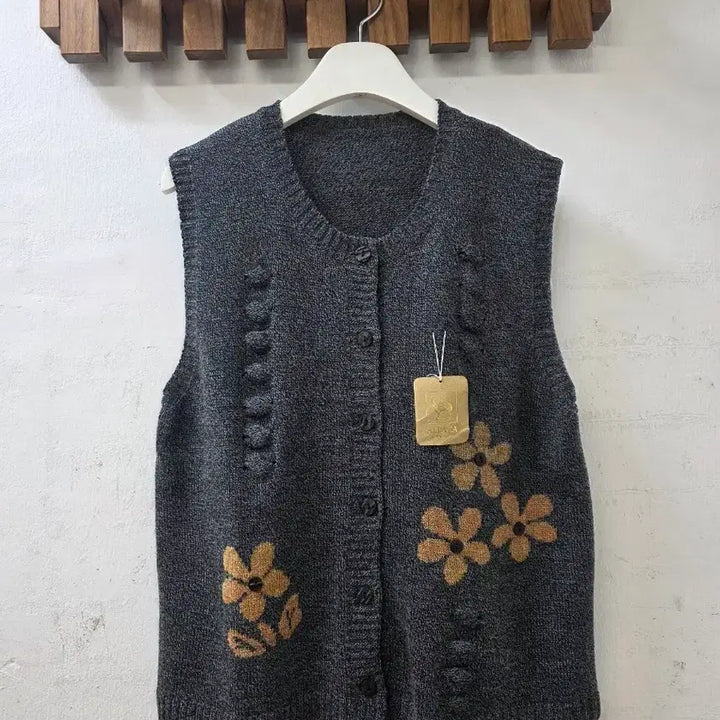 [BUNJANG] Floral Embroidered Alpaca Knit Vest / 택있는 새상품 플로럴 자수 알파카 니트 베스트