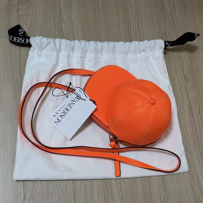 [BUNJANG] JW Anderson Cap Bag Medium Crossbody / JW앤더슨 캡백 미디 (새상품급)