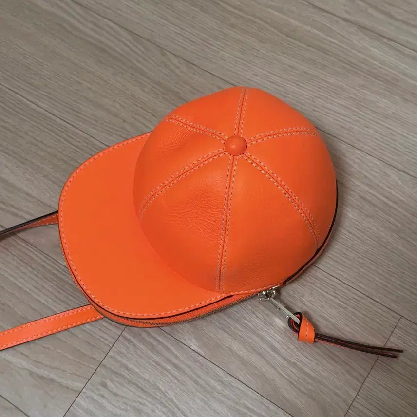 [BUNJANG] JW Anderson Cap Bag Medium Crossbody / JW앤더슨 캡백 미디 (새상품급)