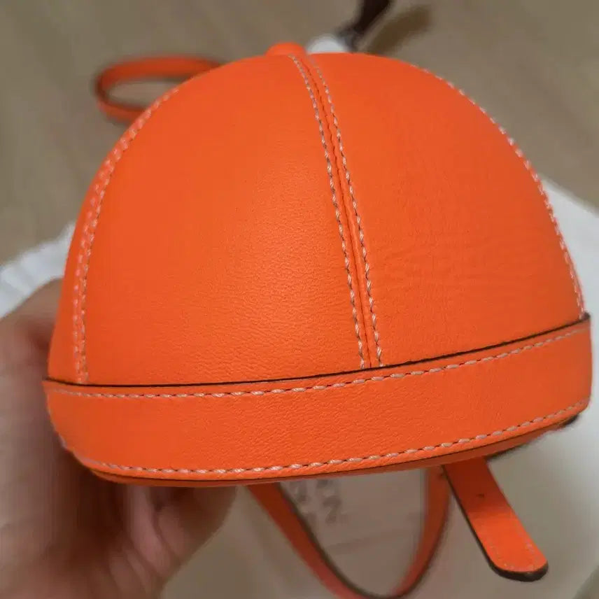 [BUNJANG] JW Anderson Cap Bag Medium Crossbody / JW앤더슨 캡백 미디 (새상품급)