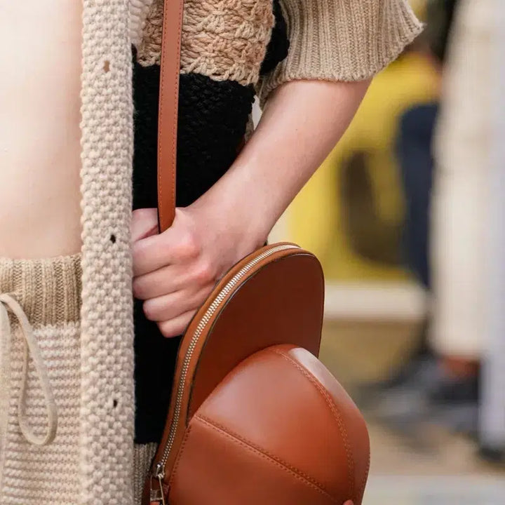 [BUNJANG] JW Anderson Cap Bag Medium Crossbody / JW앤더슨 캡백 미디 (새상품급)