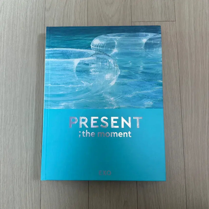 [BUNJANG] EXO PRESENT;the moment Photobook / EXO 화보집 PRESENT;the moment 판매