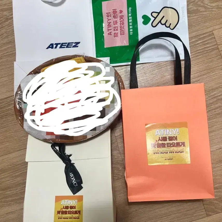 [BUNJANG] ATEEZ Reverse Tribute Gift Bundle Set / 에이티즈 공방 역조공 아드레날린 룸스프레이 쿠키 핫팩 등 일괄 양도