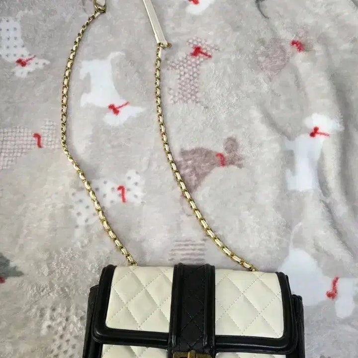 [BUNJANG] Quilted Chain Mini Crossbody Bag (Black) / 여성 퀄팅 체인 미니 크로스백 블랙 (상태좋음)