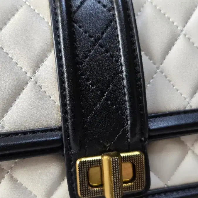 [BUNJANG] Quilted Chain Mini Crossbody Bag (Black) / 여성 퀄팅 체인 미니 크로스백 블랙 (상태좋음)