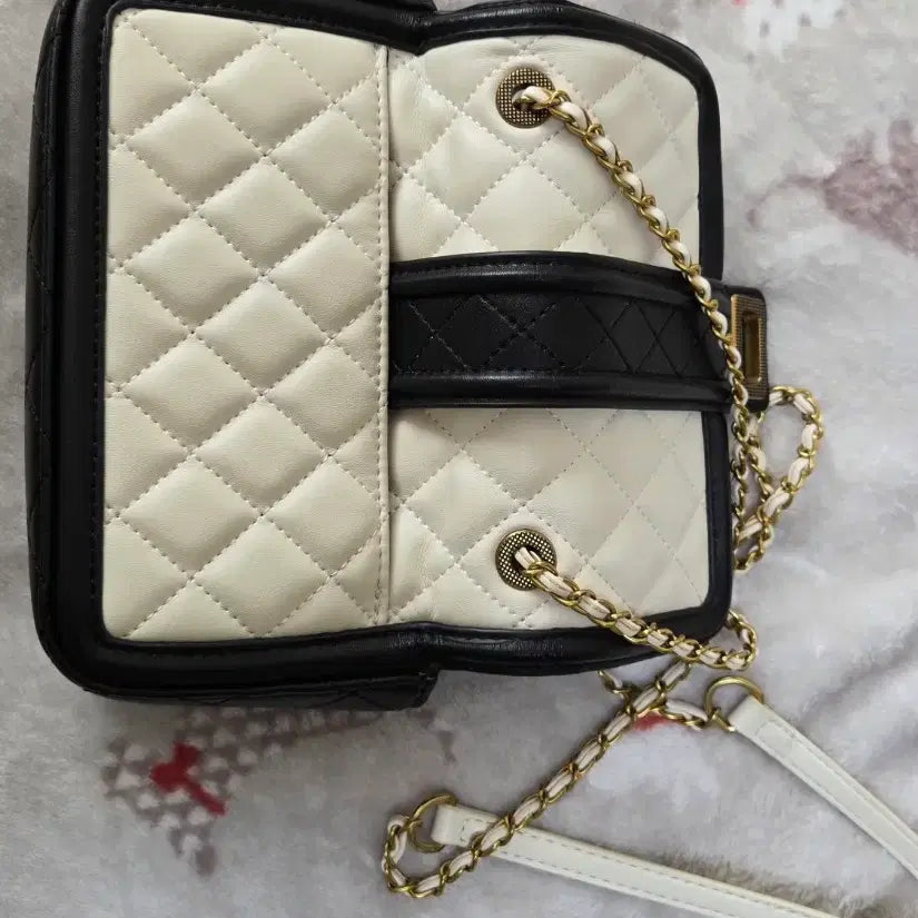 [BUNJANG] Quilted Chain Mini Crossbody Bag (Black) / 여성 퀄팅 체인 미니 크로스백 블랙 (상태좋음)