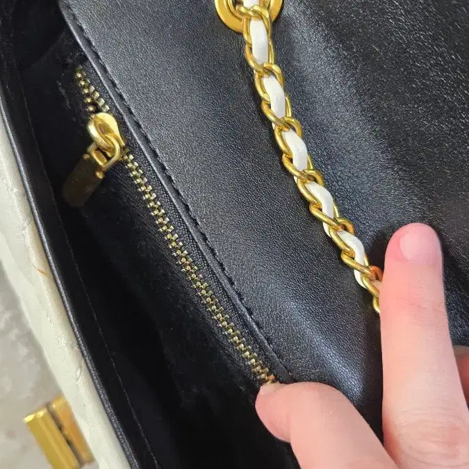 [BUNJANG] Quilted Chain Mini Crossbody Bag (Black) / 여성 퀄팅 체인 미니 크로스백 블랙 (상태좋음)
