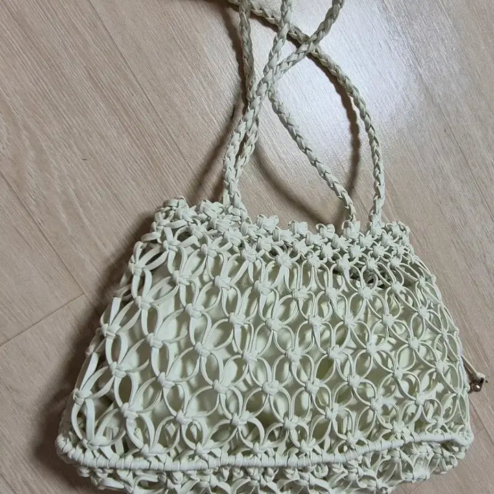 [BUNJANG] Banro-e Hu Shoulder Bag / 반로에 휴 숄더백