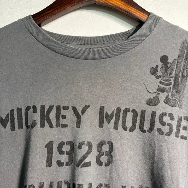 [BUNJANG] Uniqlo UT Mickey Mouse Graphic T-Shirt (Size M) / 만원샵) Uniqlo UT 유니클로 유티 미키마우스 M A827