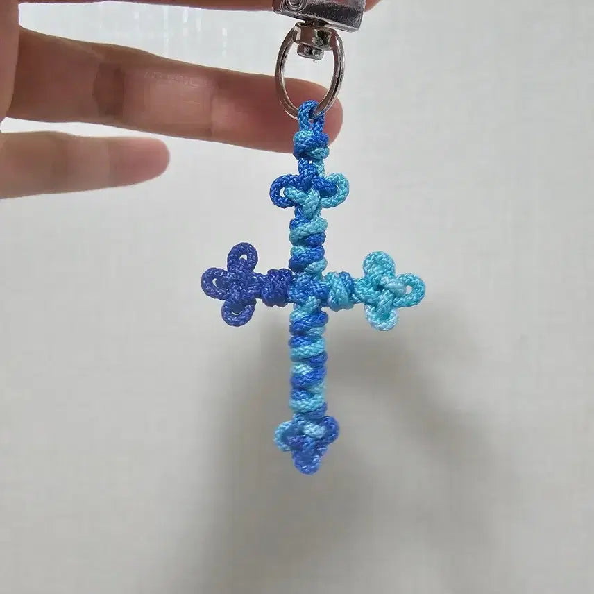 [BUNJANG] Handmade Gradient Sky-Sea Cross Keychain / (직접 제작)하늘바다색 십자가 키링