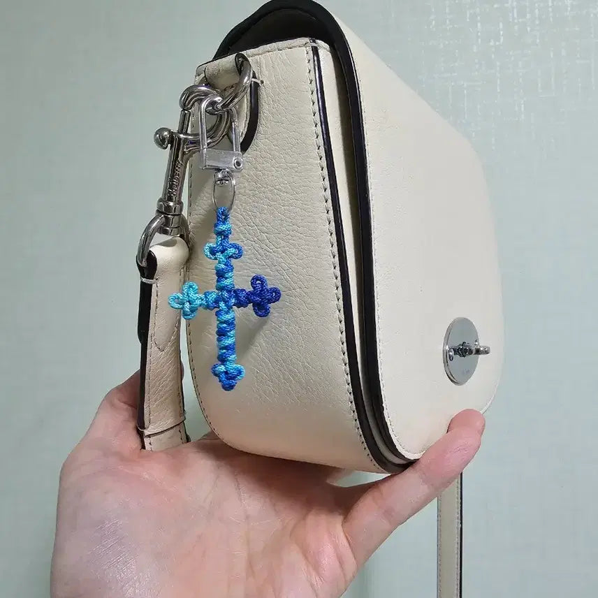 [BUNJANG] Handmade Gradient Sky-Sea Cross Keychain / (직접 제작)하늘바다색 십자가 키링
