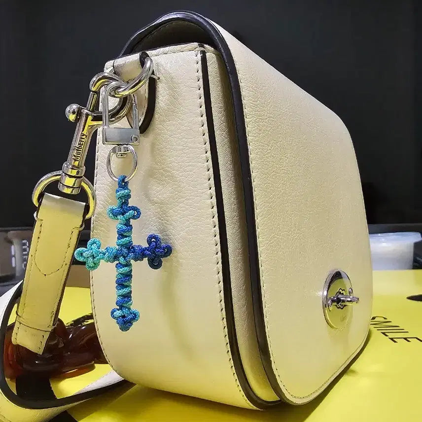[BUNJANG] Handmade Gradient Sky-Sea Cross Keychain / (직접 제작)하늘바다색 십자가 키링
