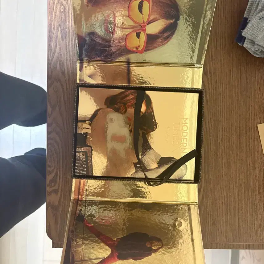 [BUNJANG] IU Modern Times Epilogue Repackage Album (Limited Edition) / IU Modern Times Epilogue 리패키지 앨범(한정판)