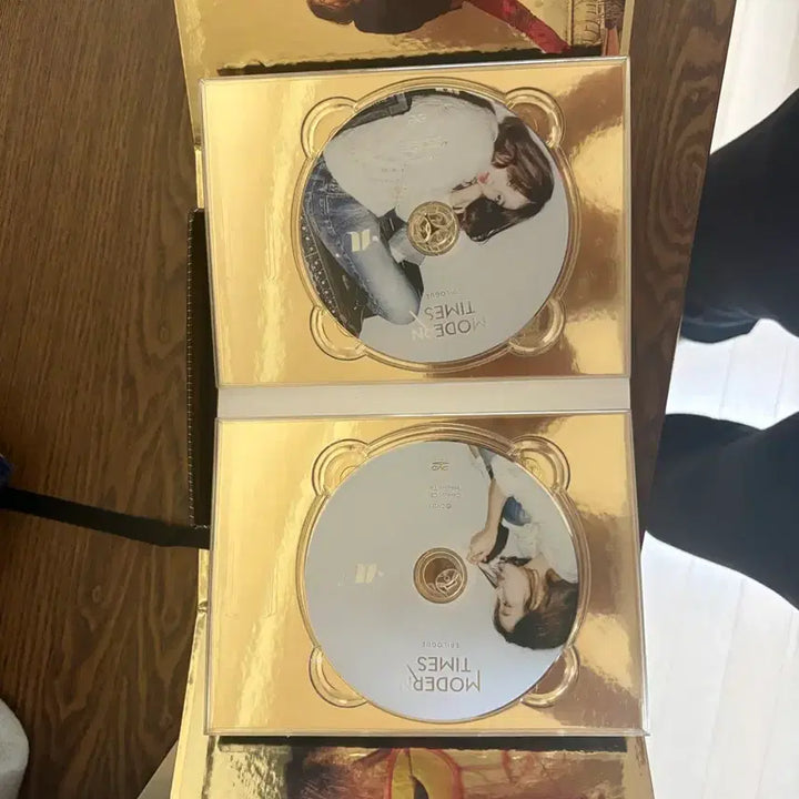 [BUNJANG] IU Modern Times Epilogue Repackage Album (Limited Edition) / IU Modern Times Epilogue 리패키지 앨범(한정판)