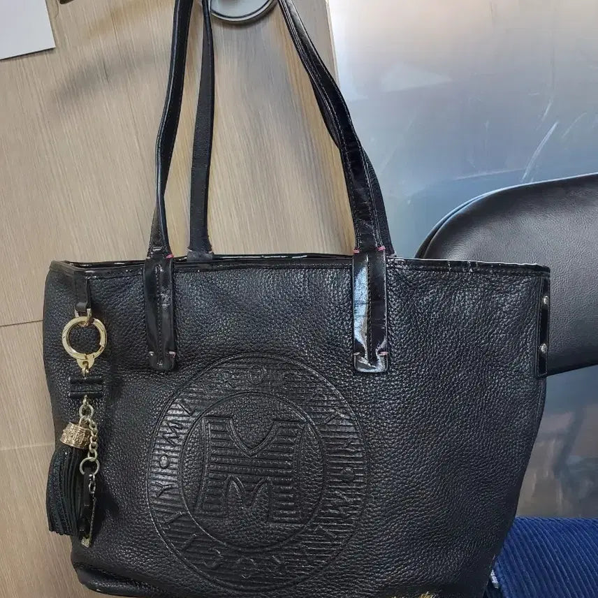 [BUNJANG] Metrocity Black Leather Tote Bag Charm / 메트로시티 블랙 가죽 토트백 참장식