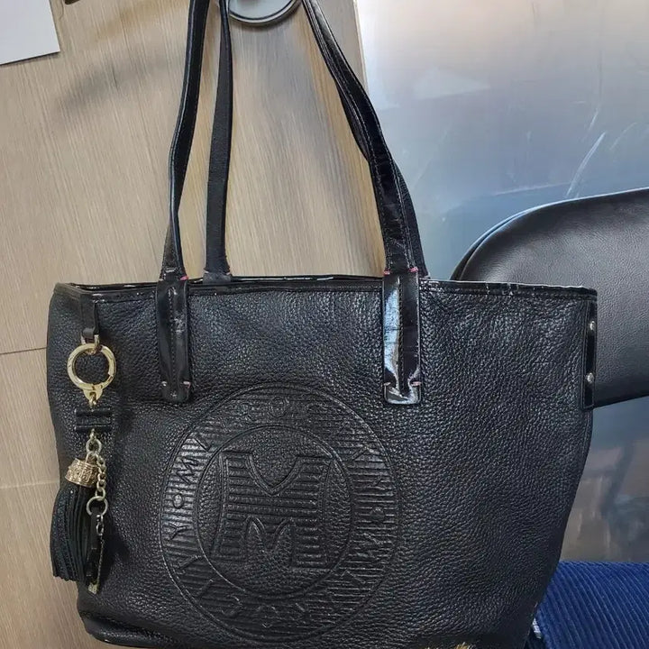[BUNJANG] Metrocity Black Leather Tote Bag Charm / 메트로시티 블랙 가죽 토트백 참장식