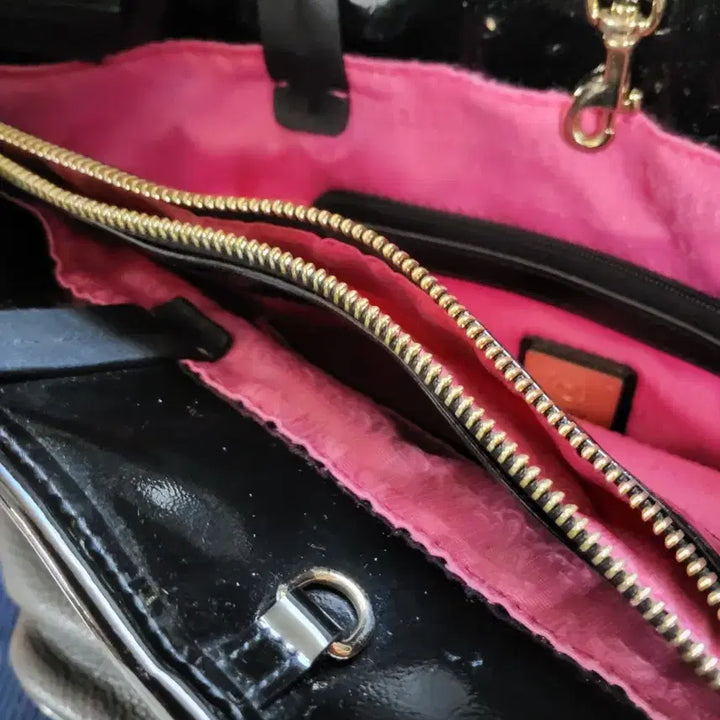 [BUNJANG] Metrocity Black Leather Tote Bag Charm / 메트로시티 블랙 가죽 토트백 참장식