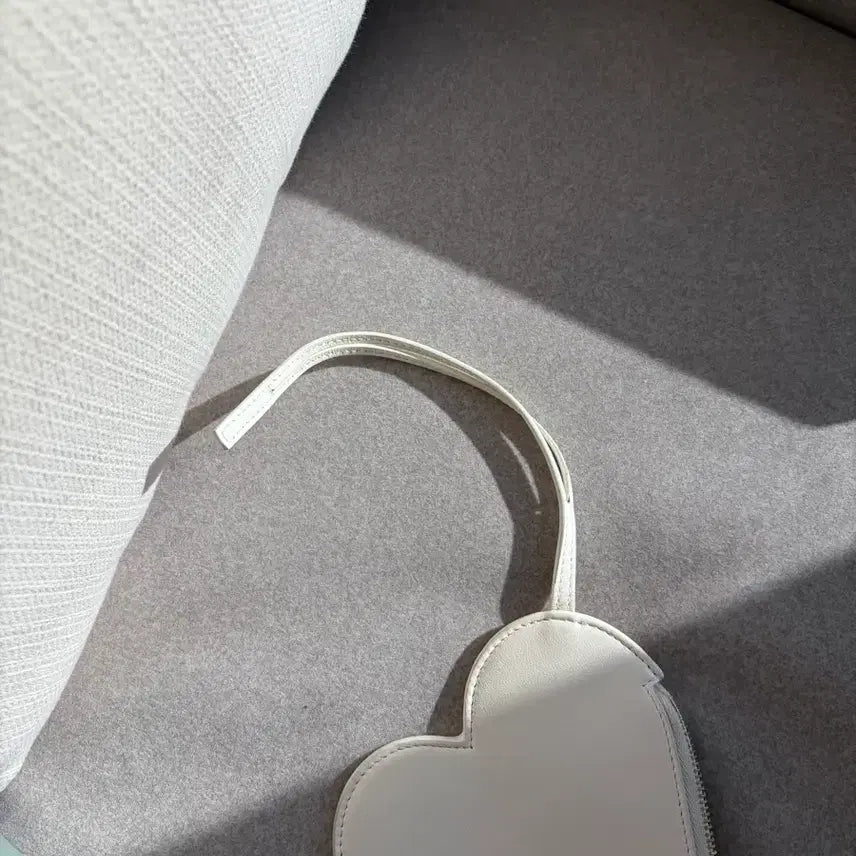 [BUNJANG] Jil Sander Heart Leather Pouch White / 질샌더 하트 레더 파우치 화이트