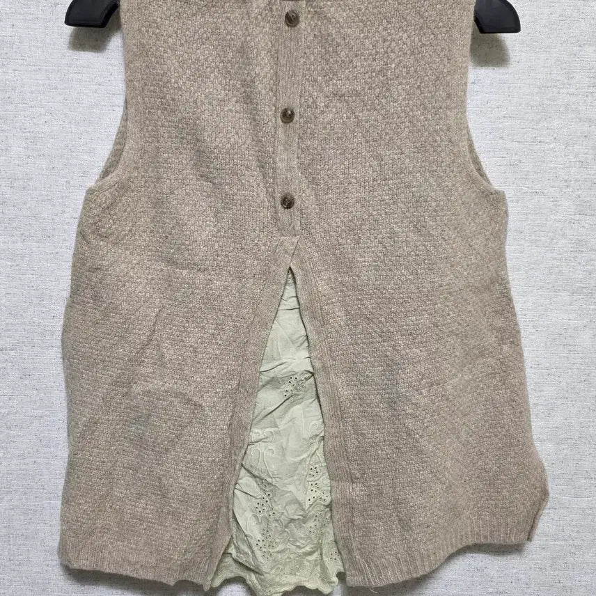 [BUNJANG] Beige V-Neck Knit Vest / 베이지 니트 조끼