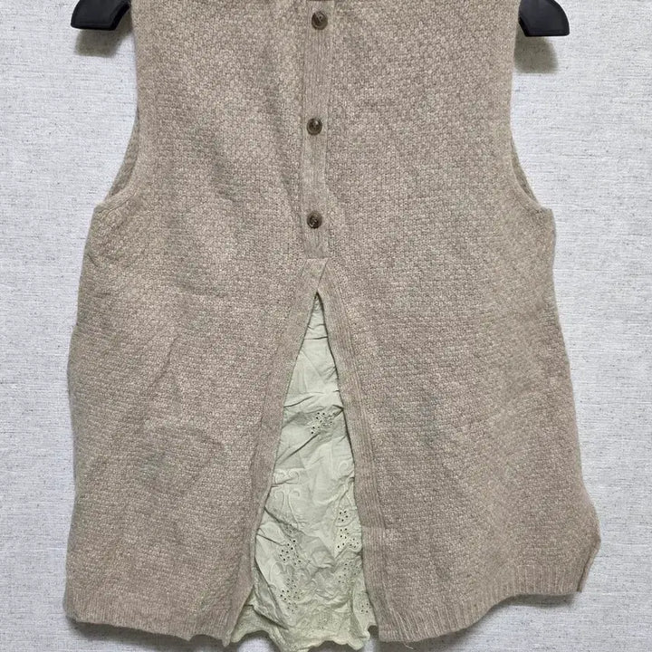 [BUNJANG] Beige V-Neck Knit Vest / 베이지 니트 조끼