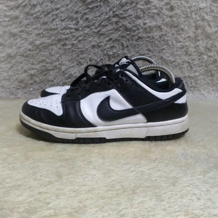 [BUNJANG] Nike Dunk Low Panda Sneakers / 후루룩구제 245 나이키 덩크로우 범고래 운동화 스니커즈 중고 신발