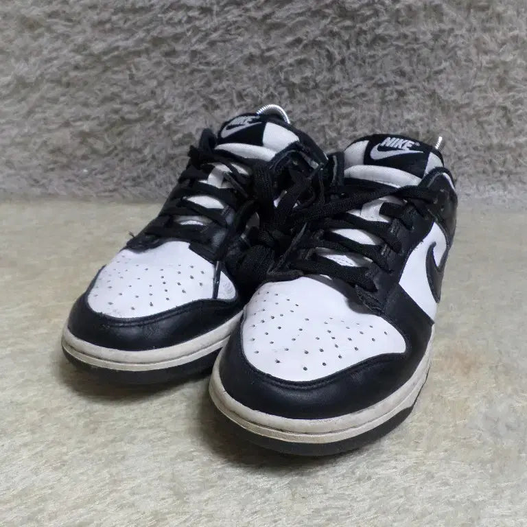 [BUNJANG] Nike Dunk Low Panda Sneakers / 후루룩구제 245 나이키 덩크로우 범고래 운동화 스니커즈 중고 신발
