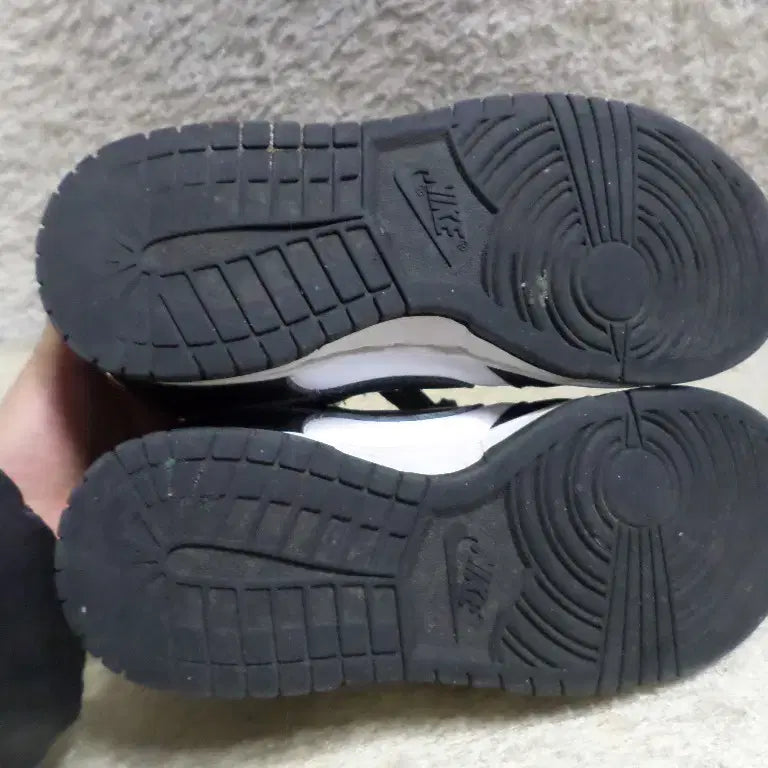 [BUNJANG] Nike Dunk Low Panda Sneakers / 후루룩구제 245 나이키 덩크로우 범고래 운동화 스니커즈 중고 신발