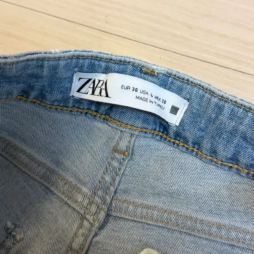 [BUNJANG] Zara Light Wash Slim Fit Denim Pants / ZARA 연청 슬림핏 데님 36(25-26) | 거의새상품 | 발목슬릿