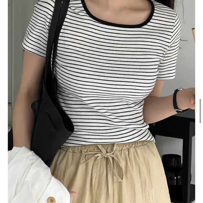 [BUNJANG] LikeU Kate Ribbed Square Neck Stripe T-Shirt / [라이크유] 케이트 골지 스퀘어넥 단가라티(새상품)