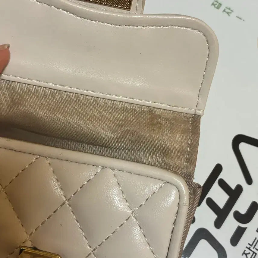 [BUNJANG] Quilted Ivory Bifold Wallet / Card Wallet / 급처) 퀼팅 아이보리 반지갑/ 카드지갑