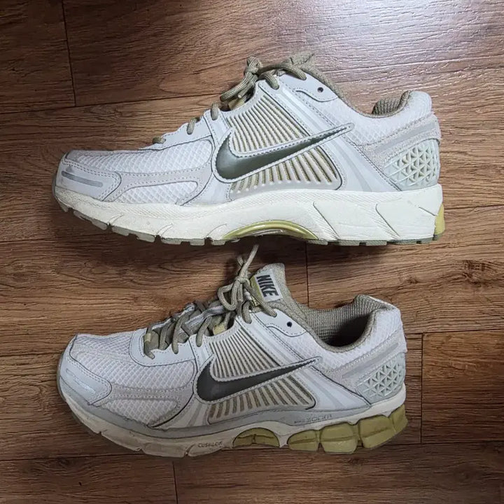 [BUNJANG] Nike Vomero Phantom (Size 270) / 나이키 보메로 팬텀 270사이즈