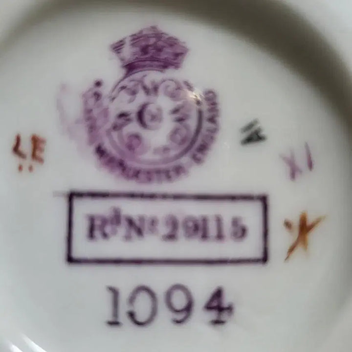 [BUNJANG] Royal Worcester Ivory Vase / 로얄우스터(브로쉬 아이보리) 볼수록 멋집니다