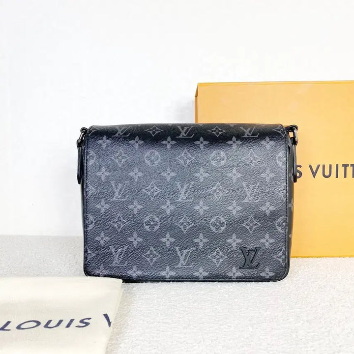[BUNJANG] Louis Vuitton District PM Messenger Bag / 루이비통 메신저백 디스트릭트 pm