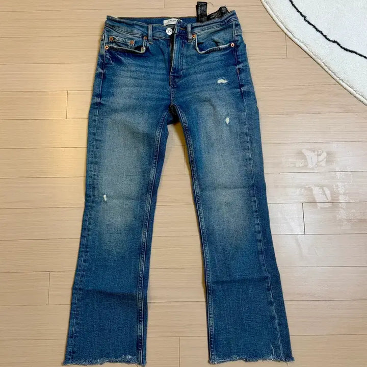 [BUNJANG] ZARA WOMAN Semi Bootcut Denim Pants with Cut Hem / ZARA WOMAN 데님 | 세미 부츠컷 | 밑단 컷팅