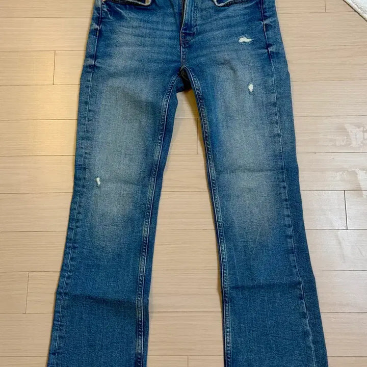 [BUNJANG] ZARA WOMAN Semi Bootcut Denim Pants with Cut Hem / ZARA WOMAN 데님 | 세미 부츠컷 | 밑단 컷팅