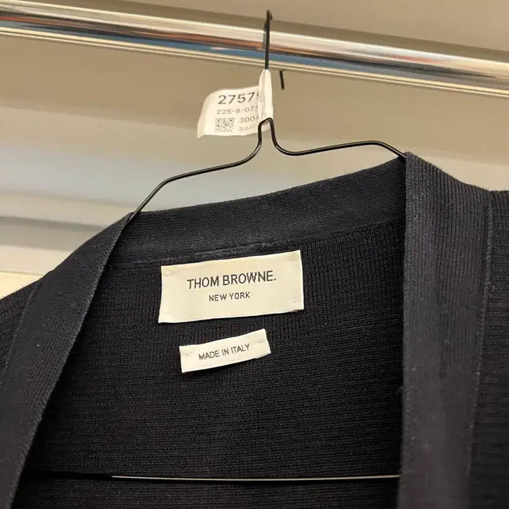 [BUNJANG] Thom Browne Navy 4-Bar V-Neck Cardigan / 톰브라운 4선 브이넥 가디건 네이비