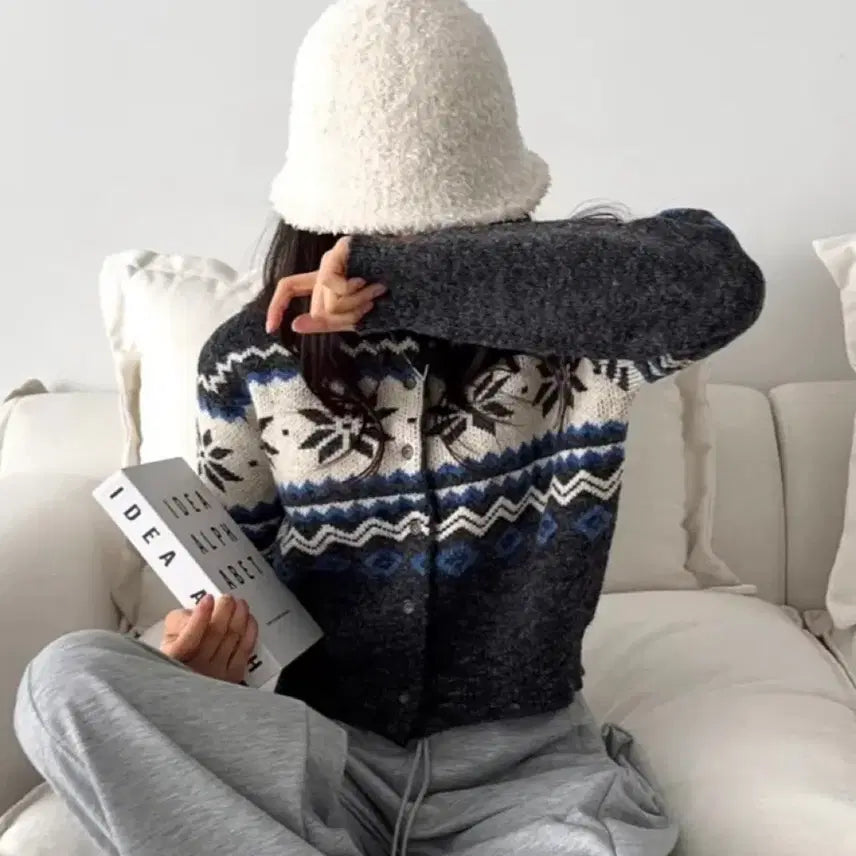 [BUNJANG] Nordic Snow Semi-Crop Knit Cardigan / 에이블리 노르딕 눈꽃 세미크롭 니트 가디건[새상품][원가2.7]