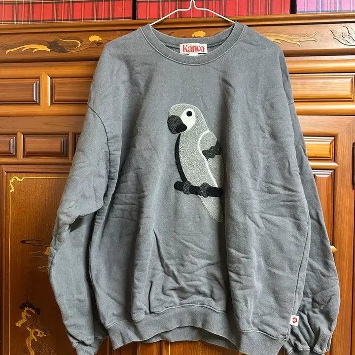 [BUNJANG] KANGKOK Parrot Charcoal T-shirt (Size 2) / 칸코 앵무새 맨투맨 티셔츠 차콜 사이즈2