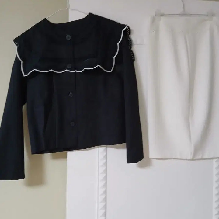 [BUNJANG] Black Lace Collar Jacket & White Skirt Set / 레이스 카라 블랙 자켓 + 화이트 스커트 새상품 66