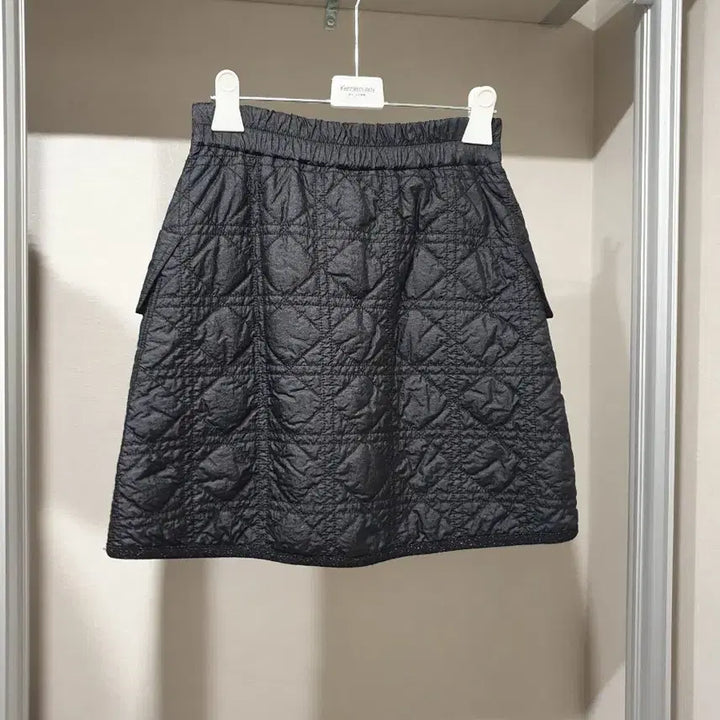 [SOLD OUT] 1회착용 한섬 오즈세컨 퀼팅 미니 스커트